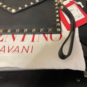 🔥🔥Brand new Valentino Garavani black envelope bag.🔥🔥